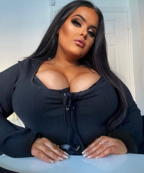 Nahá fotka uniklých OnlyFans od Chloe Jade