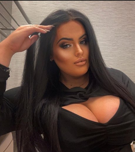 Nahá fotka uniklých OnlyFans od Chloe Jade