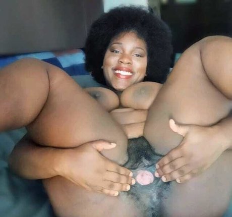 Nahá fotka uniklých OnlyFans od Ebonyashley