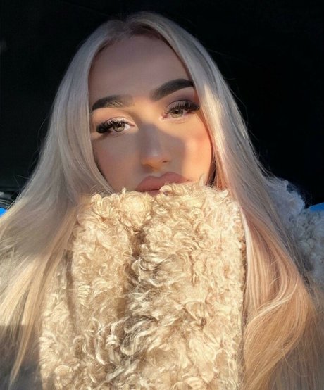 Naakte gelekte OnlyFans-foto van Blondielana