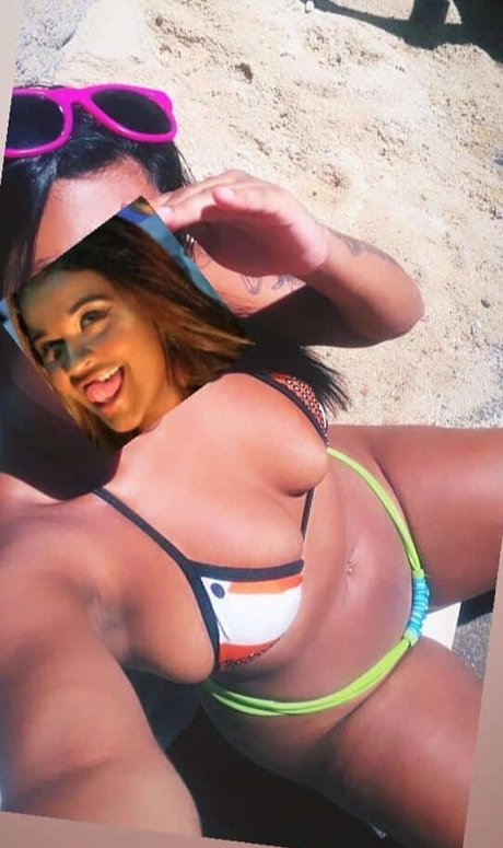 Naakte gelekte OnlyFans-foto van Amanda Morena