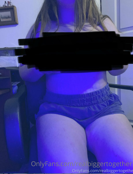 Naken läckt OnlyFans-bild av Realbiggertogether