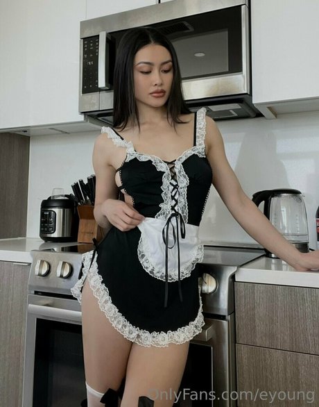 Naken läckt OnlyFans-bild av Elaine Thi