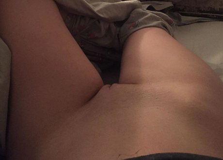 Alaston vuotanut OnlyFans-kuva Sleepydinosaur