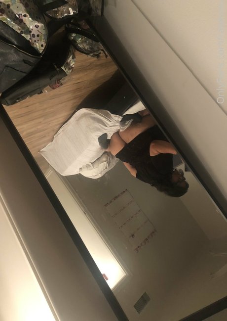 Alaston vuotanut OnlyFans-kuva Lydiagrey