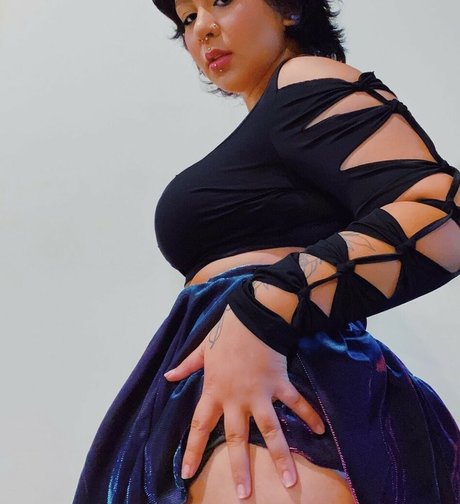 Alasti lekkinud OnlyFans-i pilt Mira