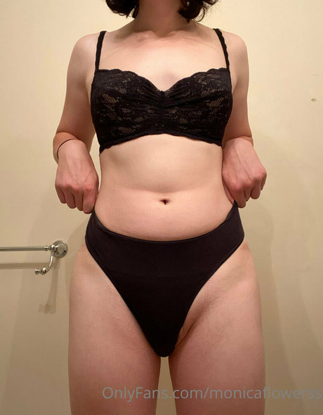 Alasti lekkinud OnlyFans-i pilt Monicaflowerss