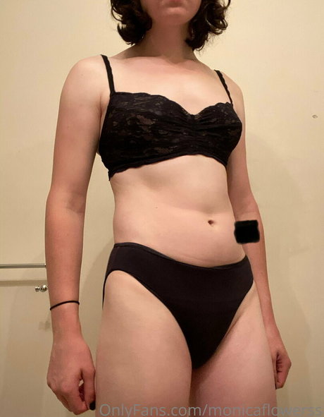 Alaston vuotanut OnlyFans-kuva Monicaflowerss