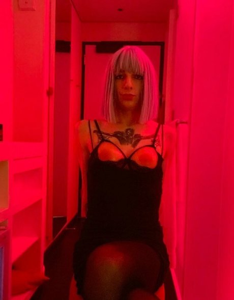 Обнаженная фотография утечки OnlyFans от Tsmonicamoon