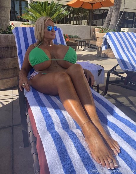 Alaston vuotanut OnlyFans-kuva Allegracolesworld