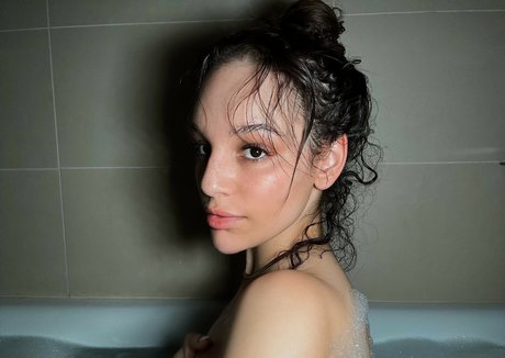 Naken lekkede OnlyFans-bilde av Charletta Asmr