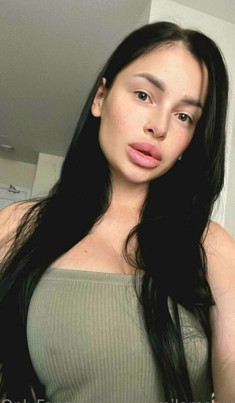 Alaston vuotanut OnlyFans-kuva Yourmilamoore