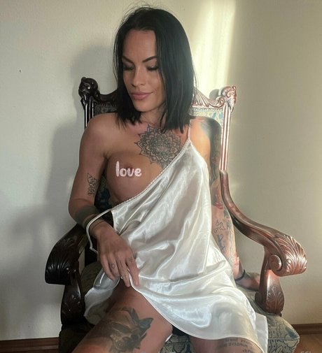 Alasti lekkinud OnlyFans-i pilt Miniemuffin