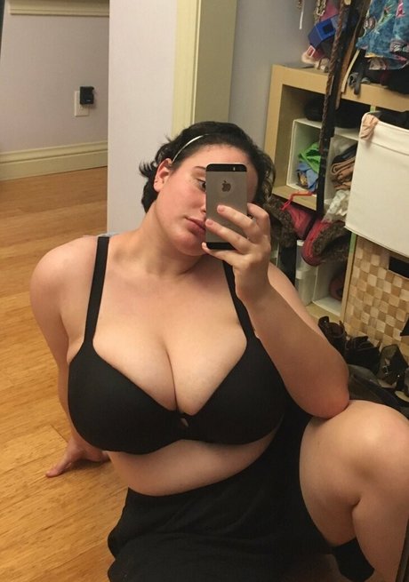 Naken läckt OnlyFans-bild av Alida Roos