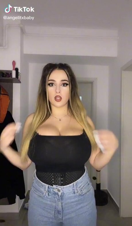 Foto di nudo di fuga di OnlyFans di Sarah White