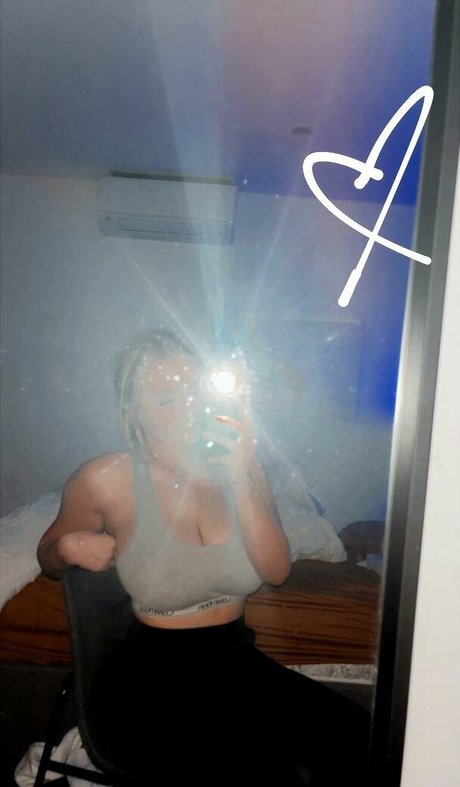 Charlotte Page OnlyFansリークヌード写真