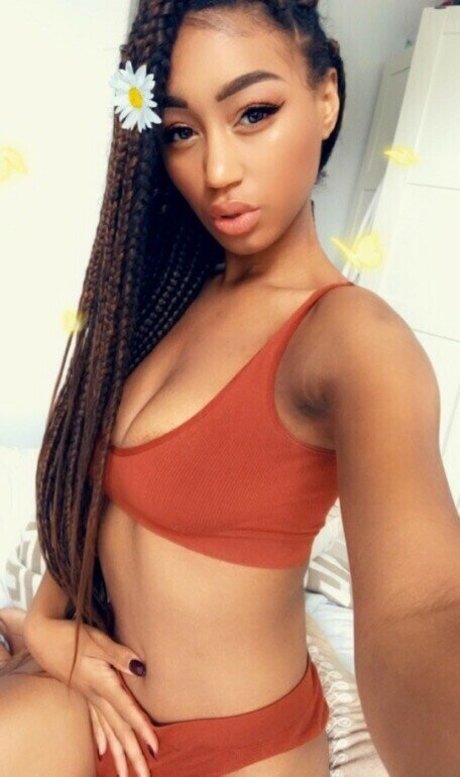 Nia Simone