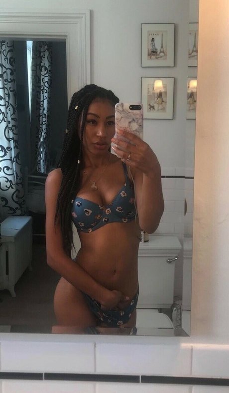 Nia Simone