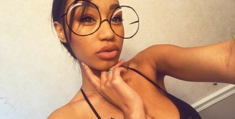 Naken läckt OnlyFans-bild av Nia Simone
