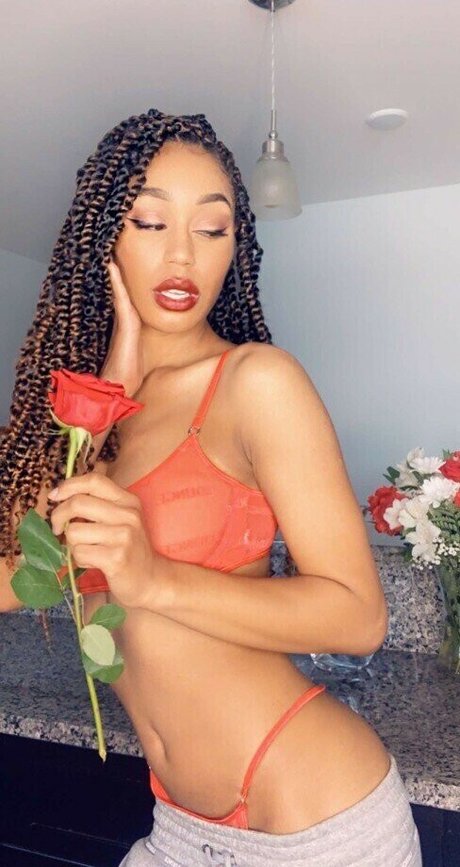 Nia Simone