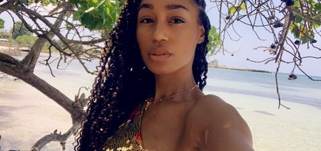 Nia Simone