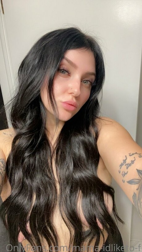 Nacktes geleaktes OnlyFans-Foto von Mamaidliketof