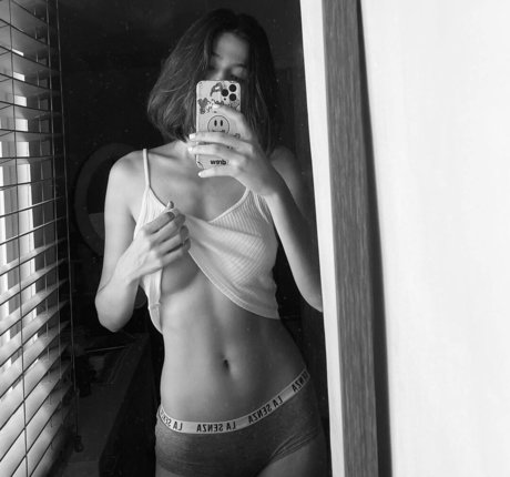Foto di nudo di fuga di OnlyFans di Melanie Angeles