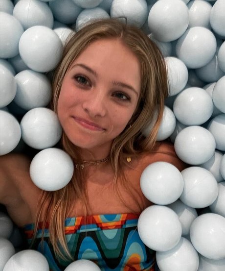 Naken lekkede OnlyFans-bilde av Isabella Ducharme