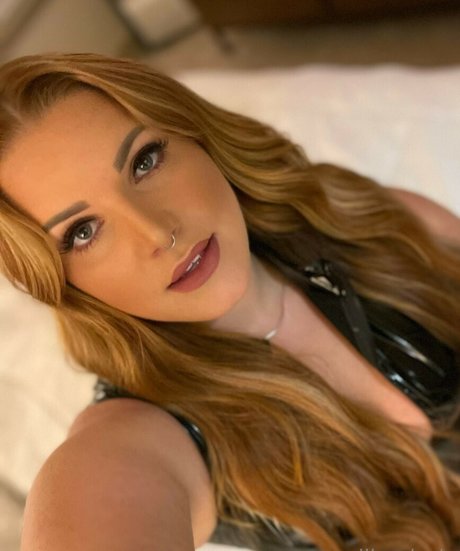 Naken läckt OnlyFans-bild av Headnurseincharge