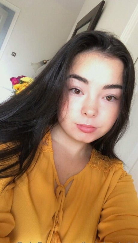 Nacktes geleaktes OnlyFans-Foto von Hotshortgirl