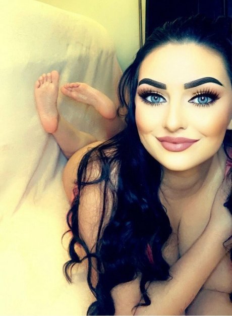 Alaston vuotanut OnlyFans-kuva Thatbeach247