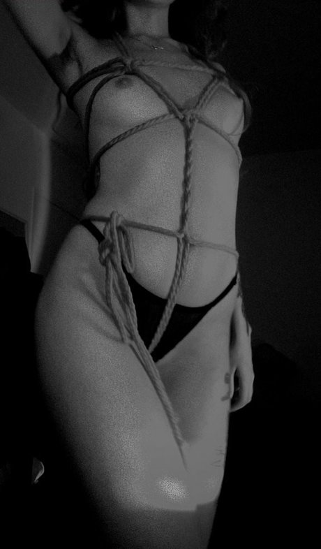 Обнаженная фотография утечки OnlyFans от Baebilonia Ou Djbae