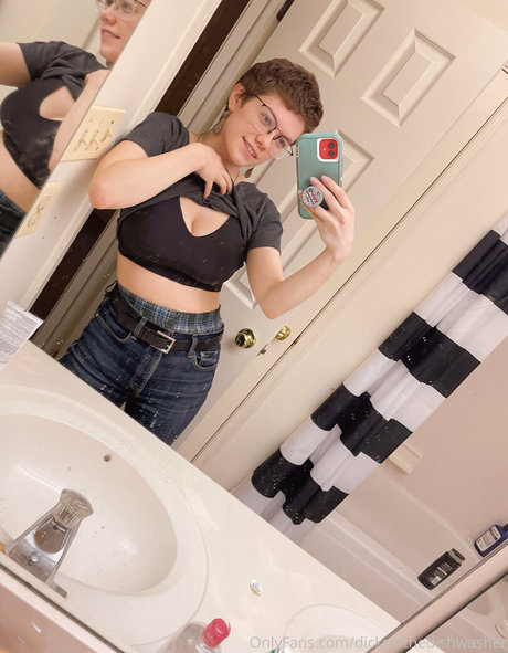 Naken lekkede OnlyFans-bilde av Dicksinthedishwasher