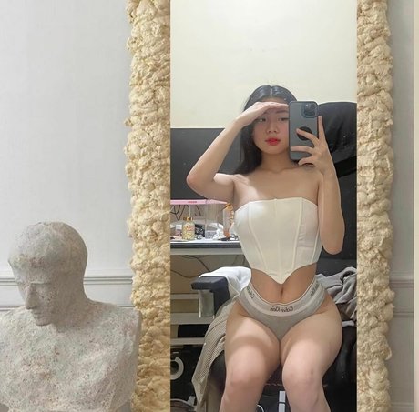 Nahá fotka uniklých OnlyFans od Caroline Lapena