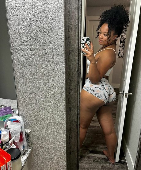 Foto desnuda filtrada de OnlyFans de Blasianhoney