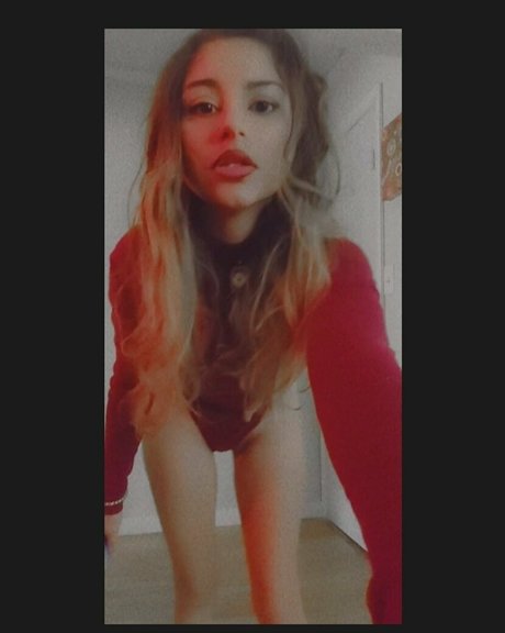 Alaston vuotanut OnlyFans-kuva Selenathalatina