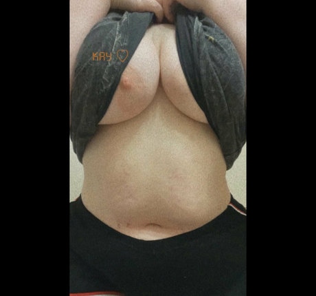 Обнаженная фотография утечки OnlyFans от Petpriincessa