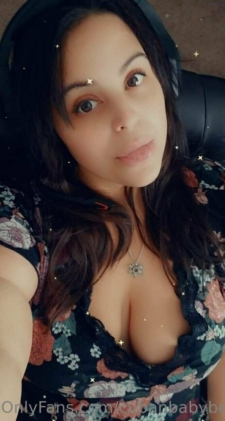 Foto di nudo di fuga di OnlyFans di Cubanbabybella