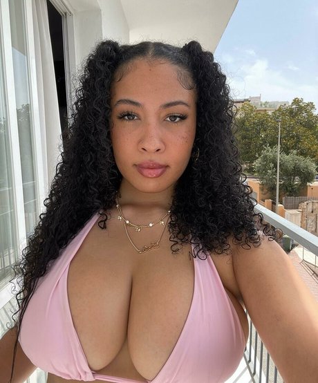 Naken lekkede OnlyFans-bilde av Danielle Ramona