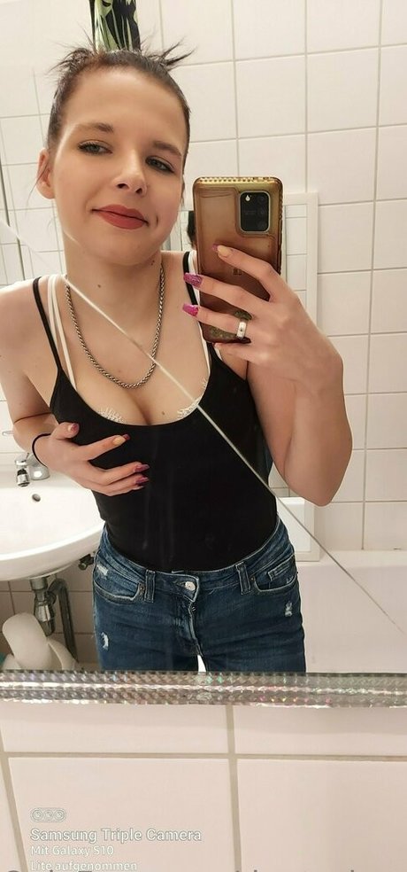 Alaston vuotanut OnlyFans-kuva Deutscheonlyfans