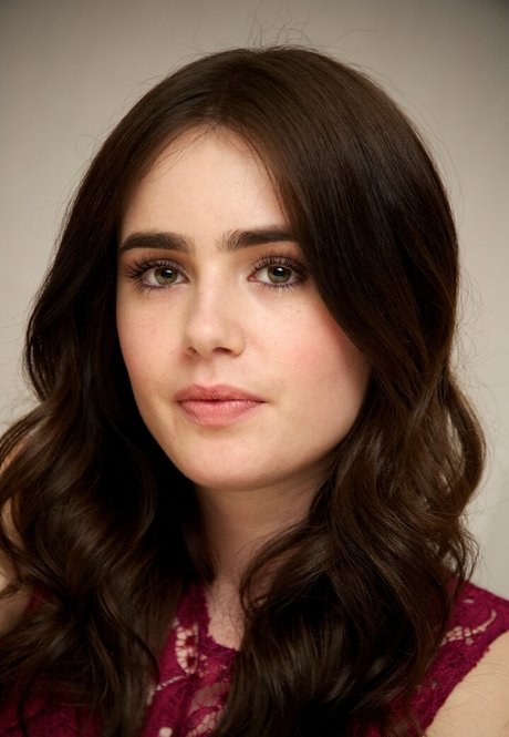 Nahá fotka uniklých OnlyFans od Lily Collins