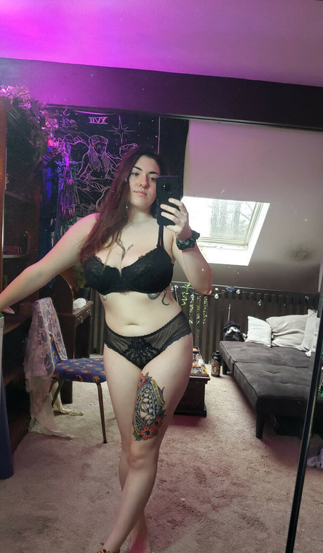 Nahá fotka uniklých OnlyFans od Ravenlylith