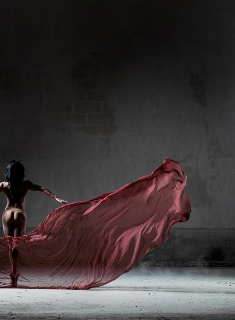 Nahá fotka uniklých OnlyFans od Laetitia Bouffard Roupe