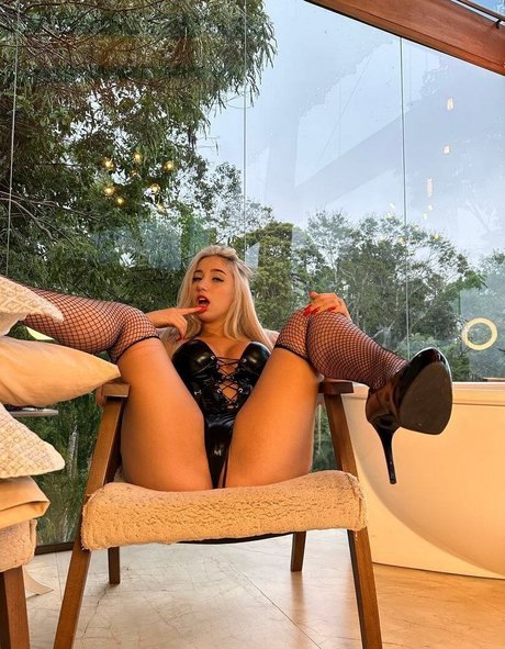 Isadora Vale Dezoitou