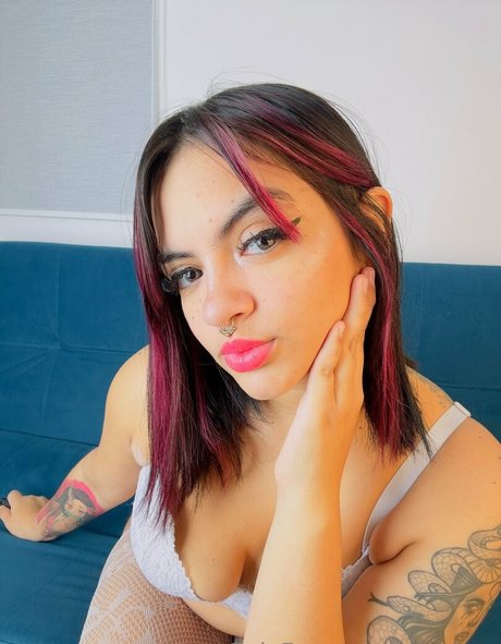 Alasti lekkinud OnlyFans-i pilt Roseiaro