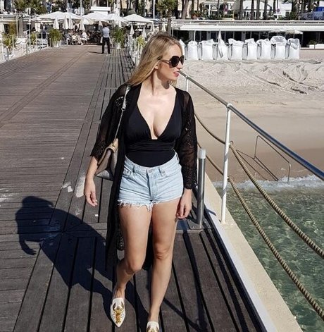 Naken lekkede OnlyFans-bilde av Sarah Cruddas
