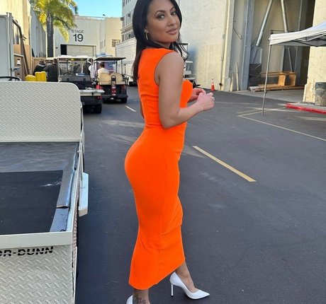 Francia Raisa