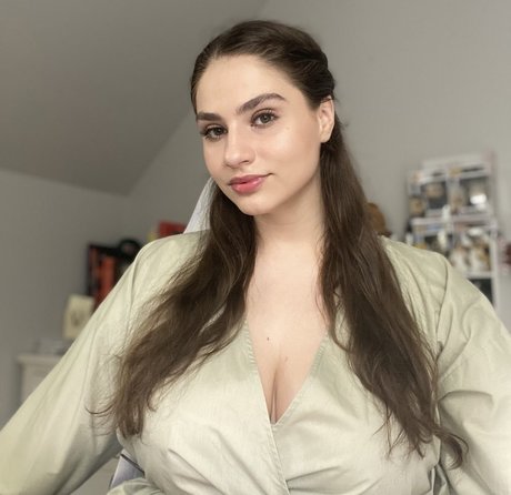 Nahá fotka uniklých OnlyFans od Elisabeth Marchini