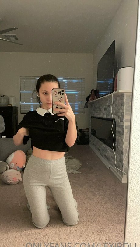 Naken lekkede OnlyFans-bilde av Lexi Poll Asmr