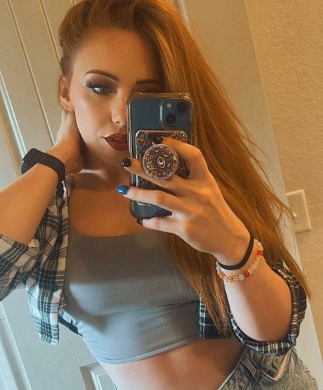 Naken läckt OnlyFans-bild av Isla Dawn